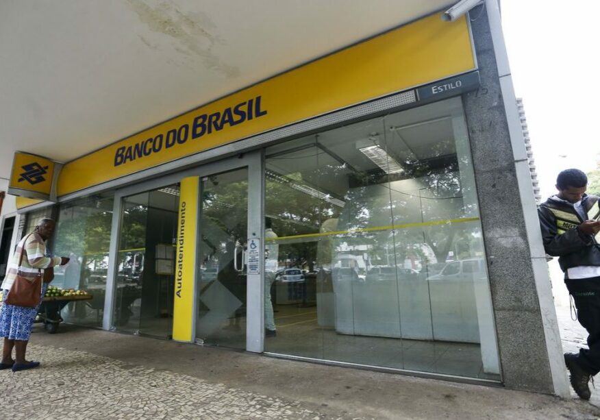 Brasília - O Banco do Brasil vai fechar agências bancárias, ampliar o atendimento digital, lançar um plano de aposentadoria incentivada e propor redução de jornada de trabalho para parte dos funcionários (Marcelo Camargo/Agência Brasil)